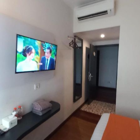 Front One Boutique Tugu Muda Semarang Exterior foto