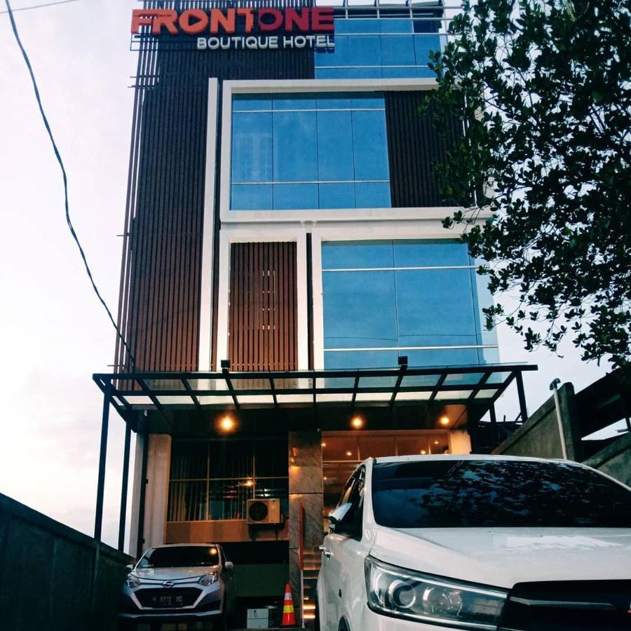 Front One Boutique Tugu Muda Semarang Exterior foto