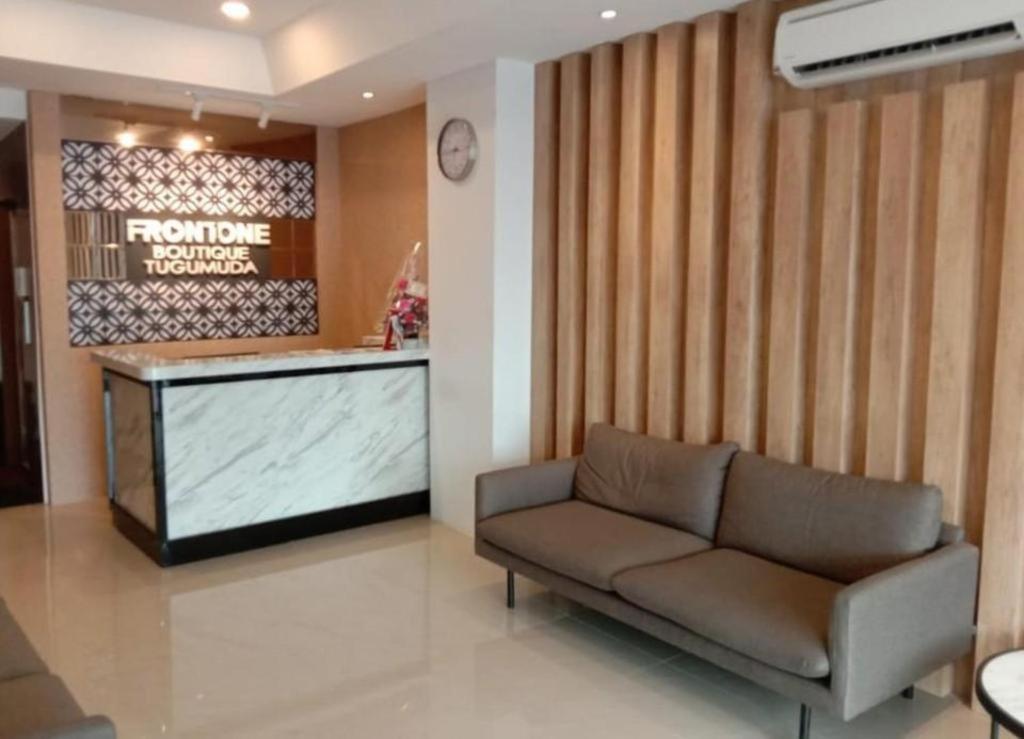 Front One Boutique Tugu Muda Semarang Exterior foto