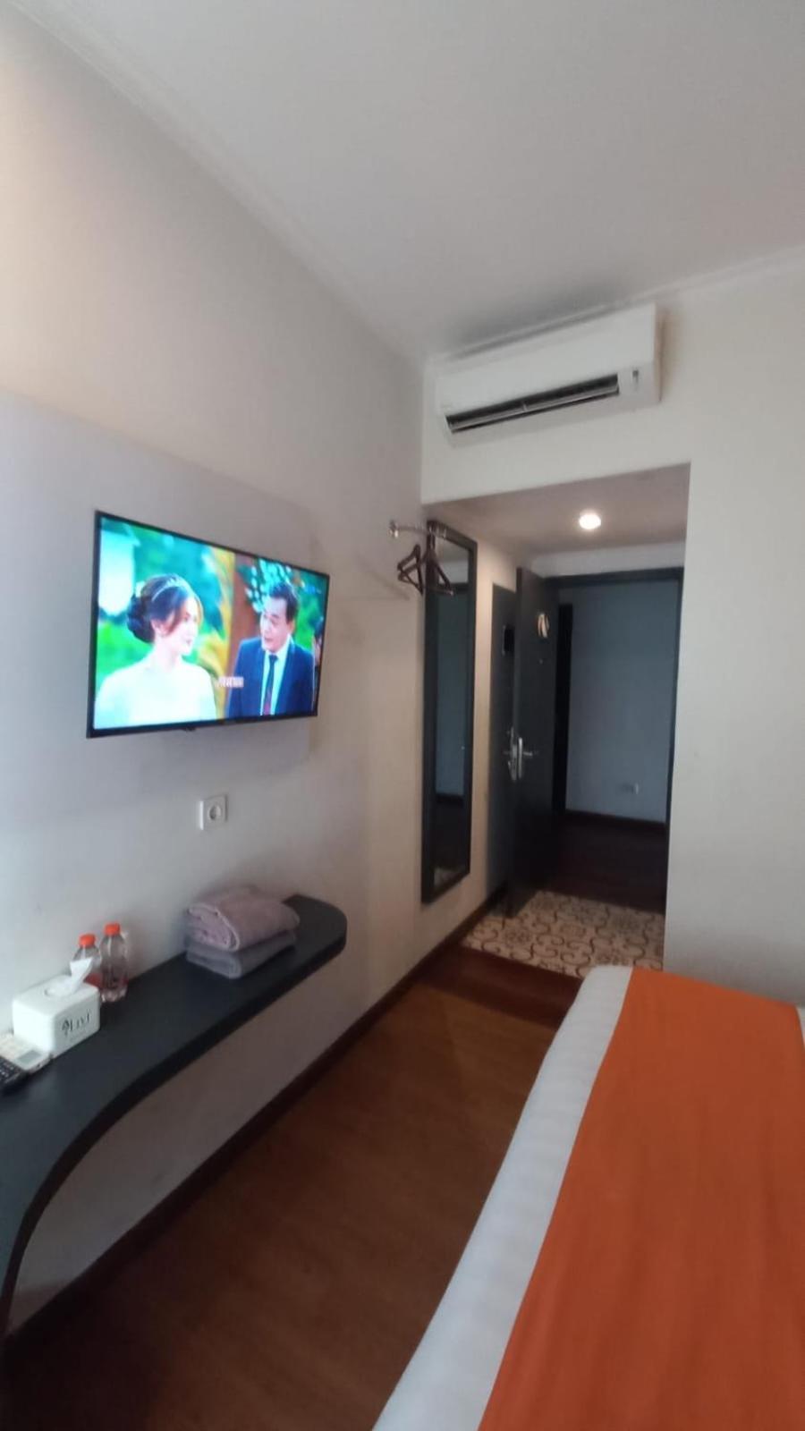 Front One Boutique Tugu Muda Semarang Exterior foto